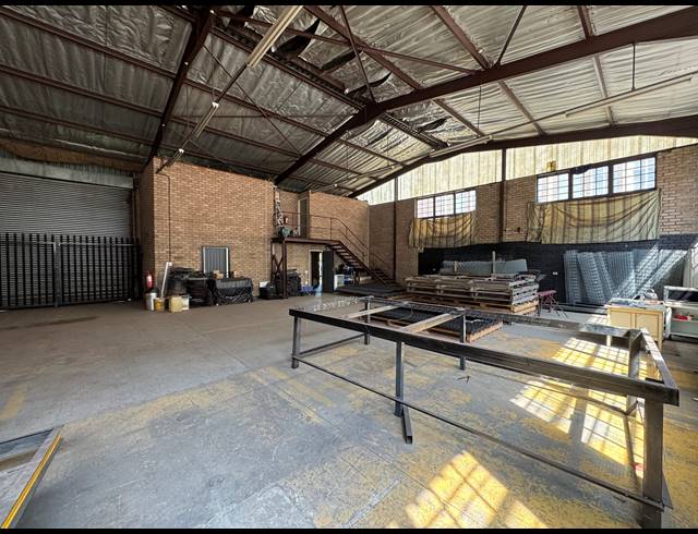 272M² WAREHOUSE TO LET IN INDUSTRIA NORTH